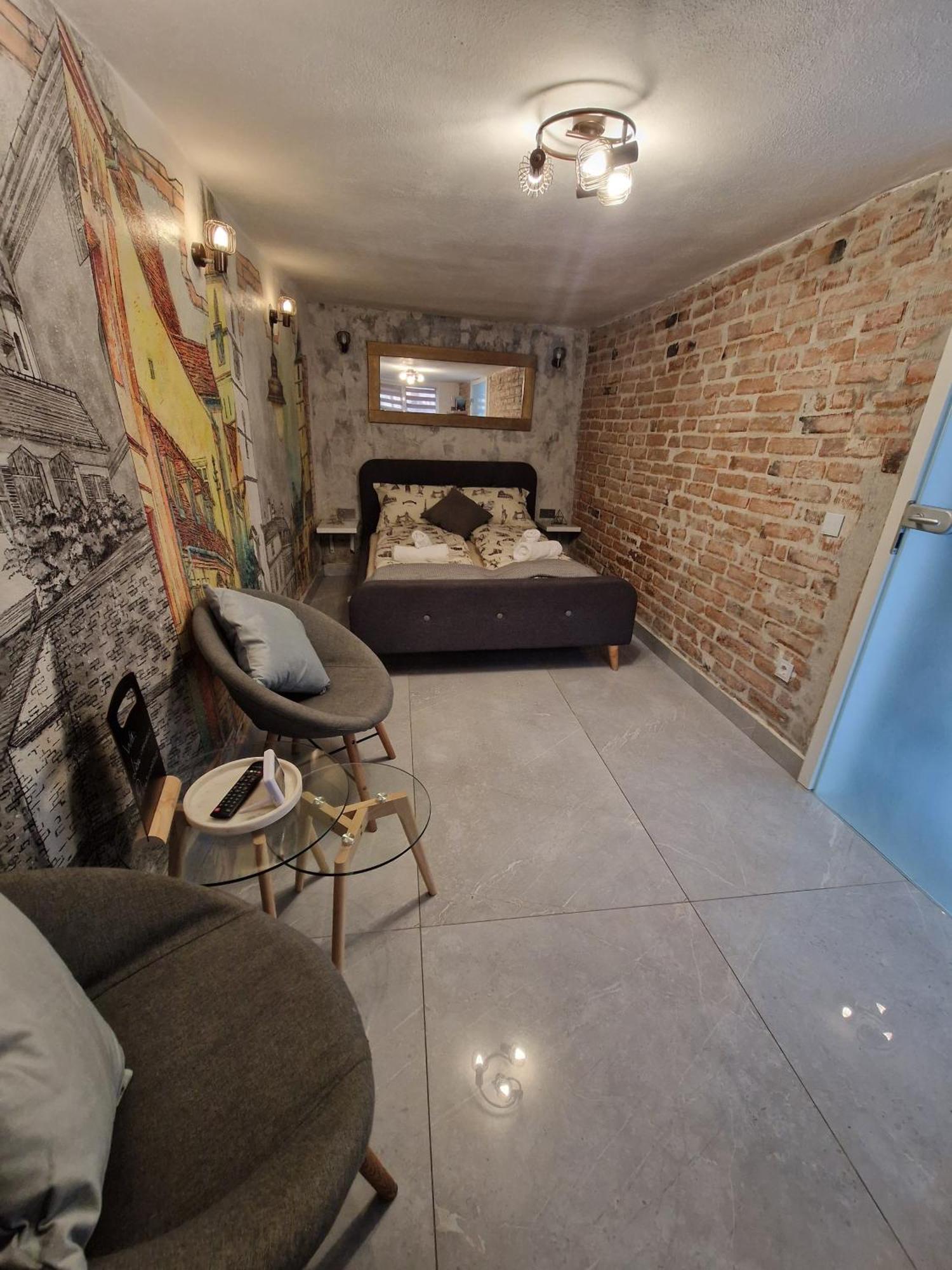 Old Town Studio Apartment Сибиу Экстерьер фото