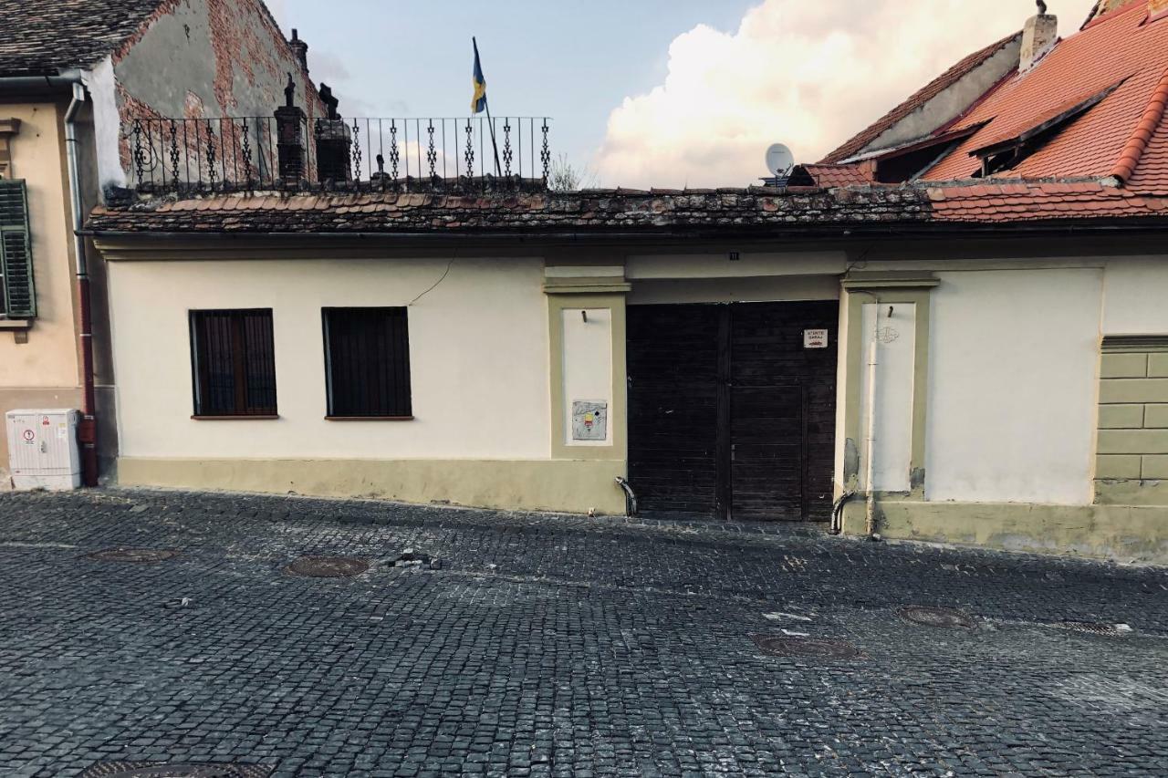 Old Town Studio Apartment Сибиу Экстерьер фото